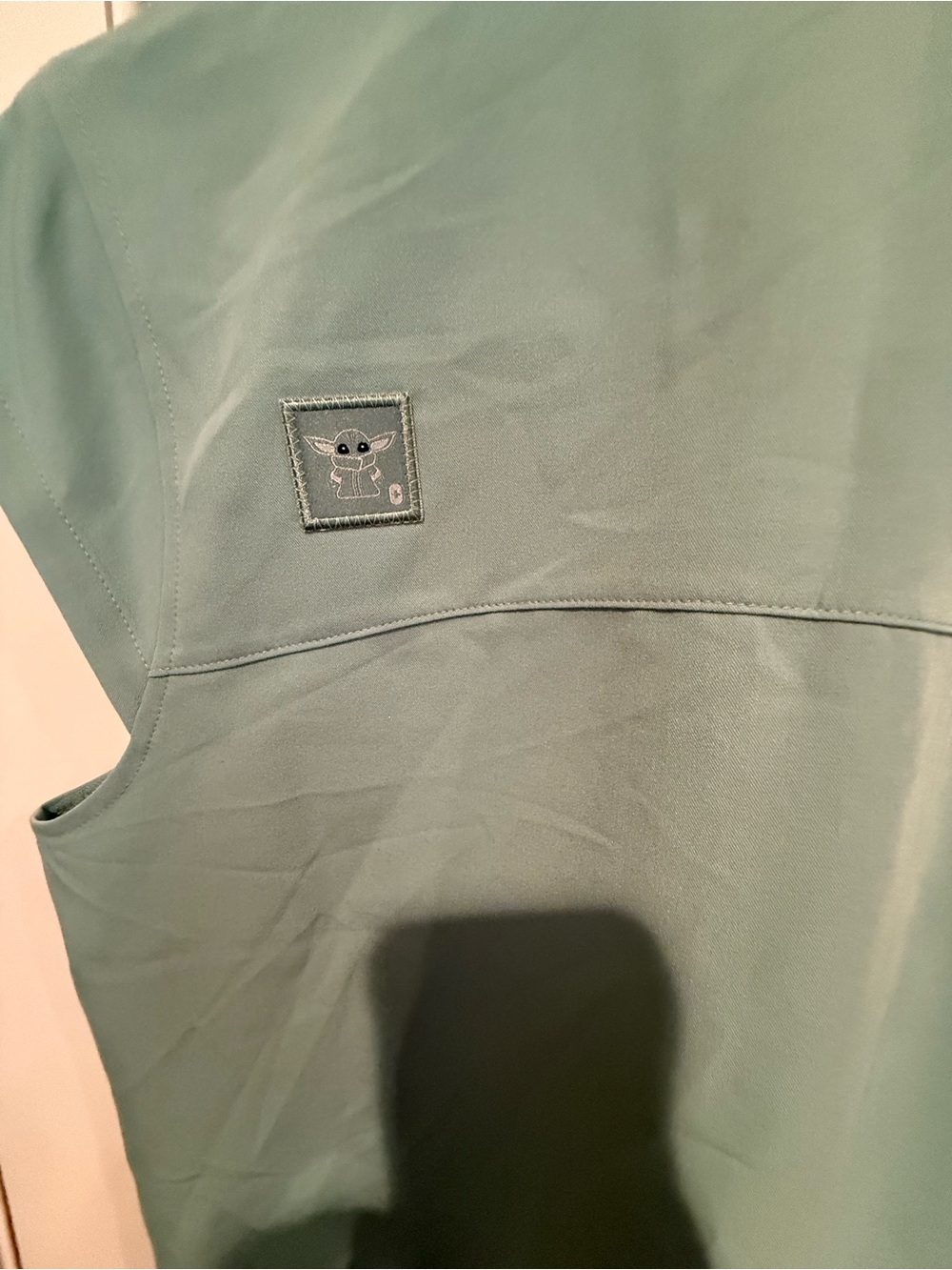 NWOT Women’s STAR WARS FIGS Scrub Top Light Green Jade Small - Picture 5 of 6